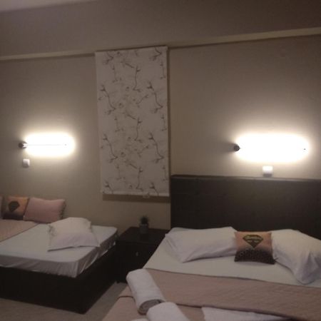 Nick Rooms Stavros  Rom bilde