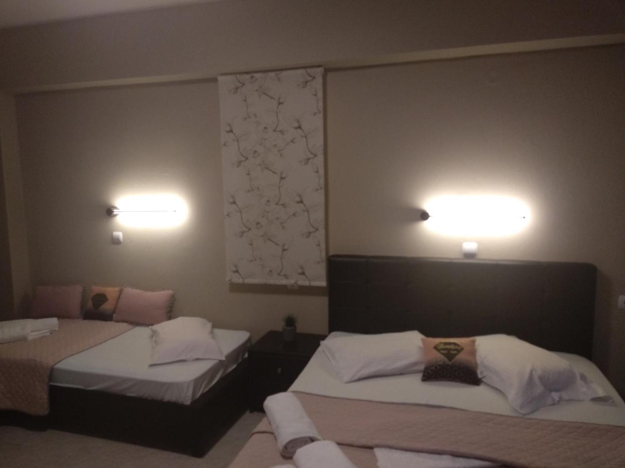 Nick Rooms Stavros  Rom bilde